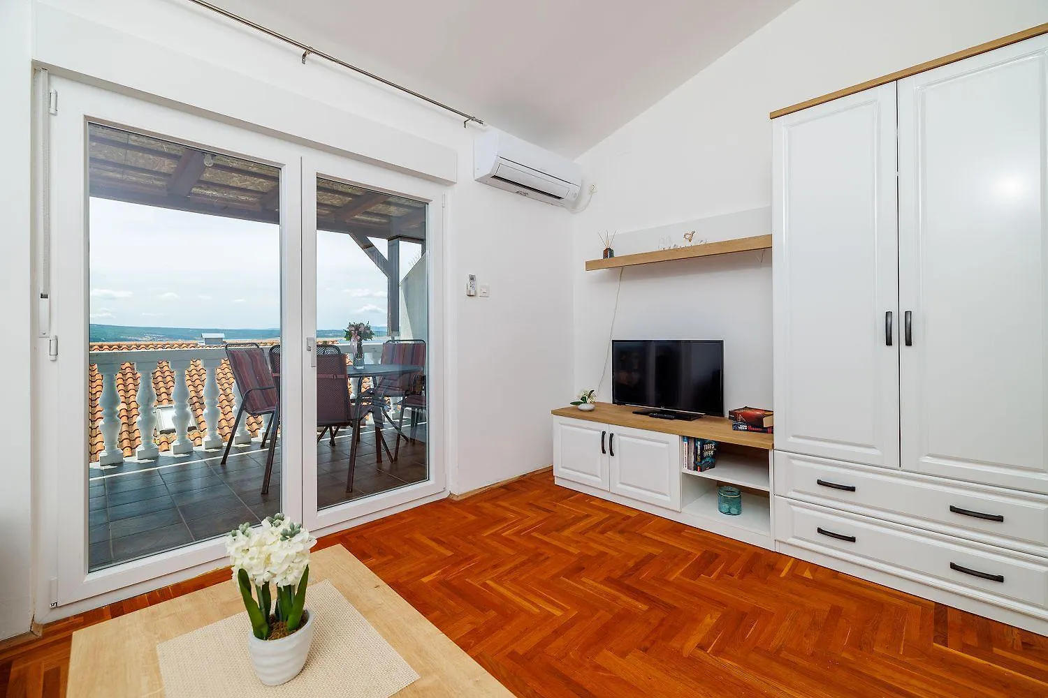 Atemberaubendes Apartment 150 Meter Zum Strand Mit Jacuzzi, Meerblick, Pool, Billardtisch Dramalj 0*,
