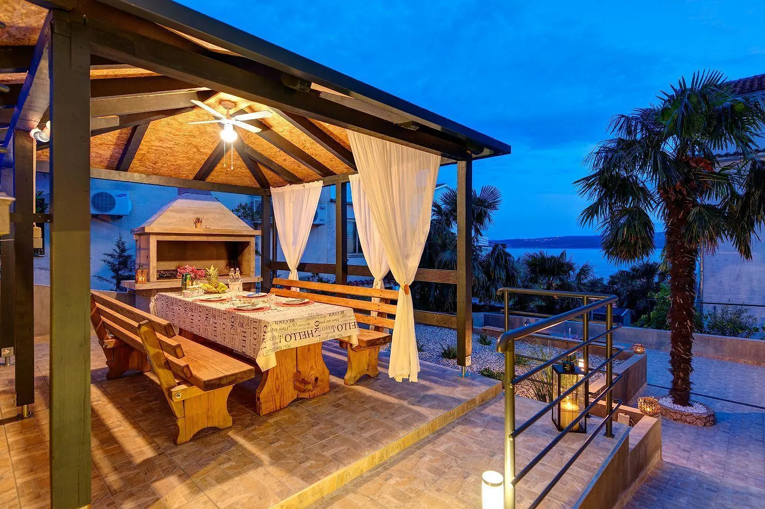 Atemberaubendes Apartment 150 Meter Zum Strand Mit Jacuzzi, Meerblick, Pool, Billardtisch Dramalj