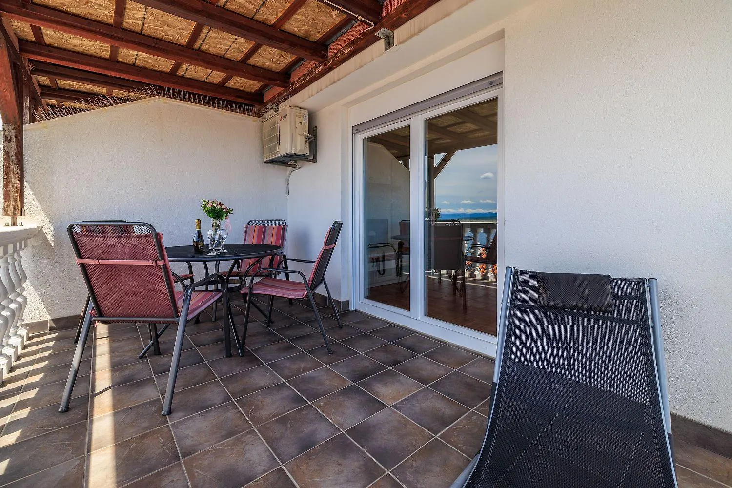 Atemberaubendes Apartment 150 Meter Zum Strand Mit Jacuzzi, Meerblick, Pool, Billardtisch Dramalj