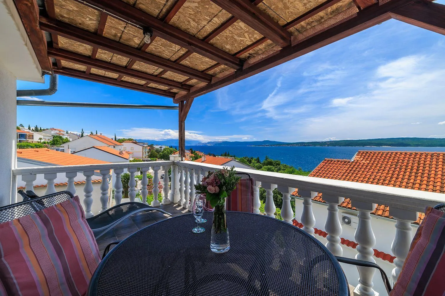 Atemberaubendes Apartment 150 Meter Zum Strand Mit Jacuzzi, Meerblick, Pool, Billardtisch Dramalj 0*,  Croatia
