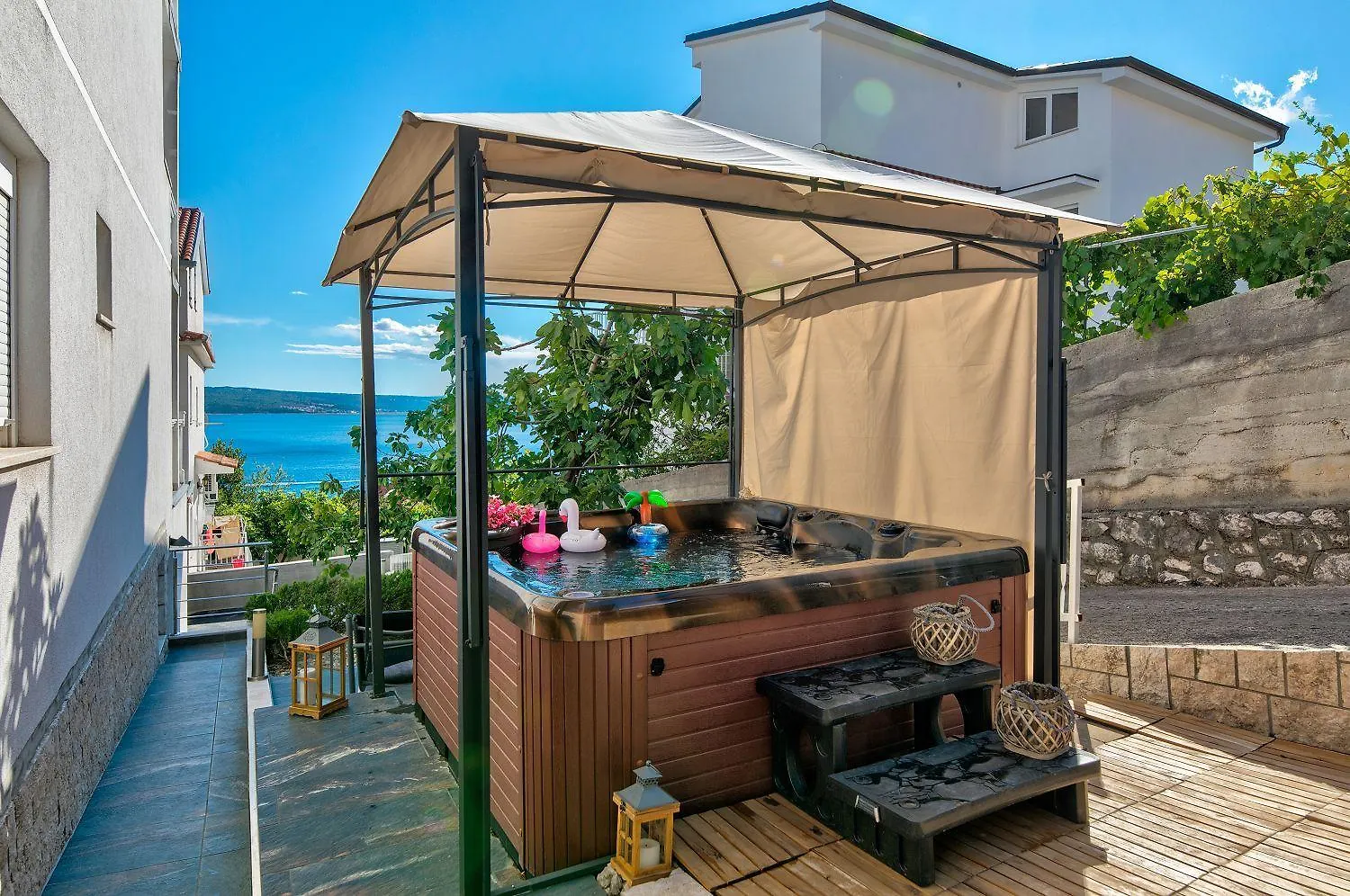 Atemberaubendes Apartment 150 Meter Zum Strand Mit Jacuzzi, Meerblick, Pool, Billardtisch Dramalj