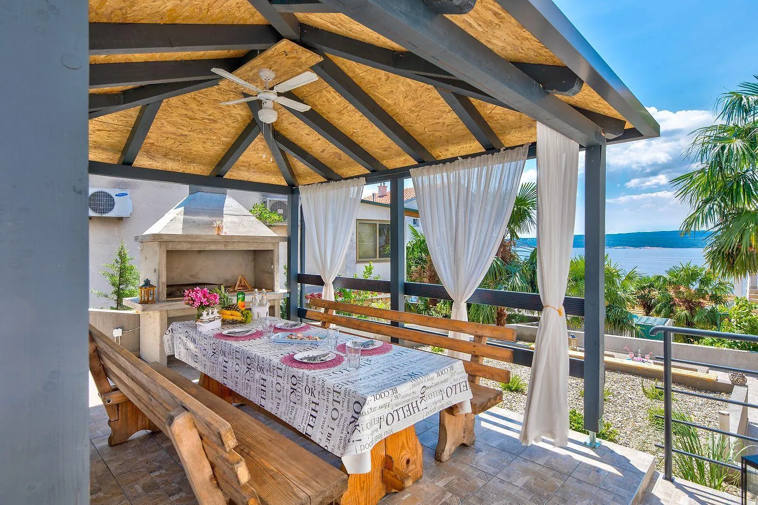Atemberaubendes Apartment 150 Meter Zum Strand Mit Jacuzzi, Meerblick, Pool, Billardtisch Dramalj